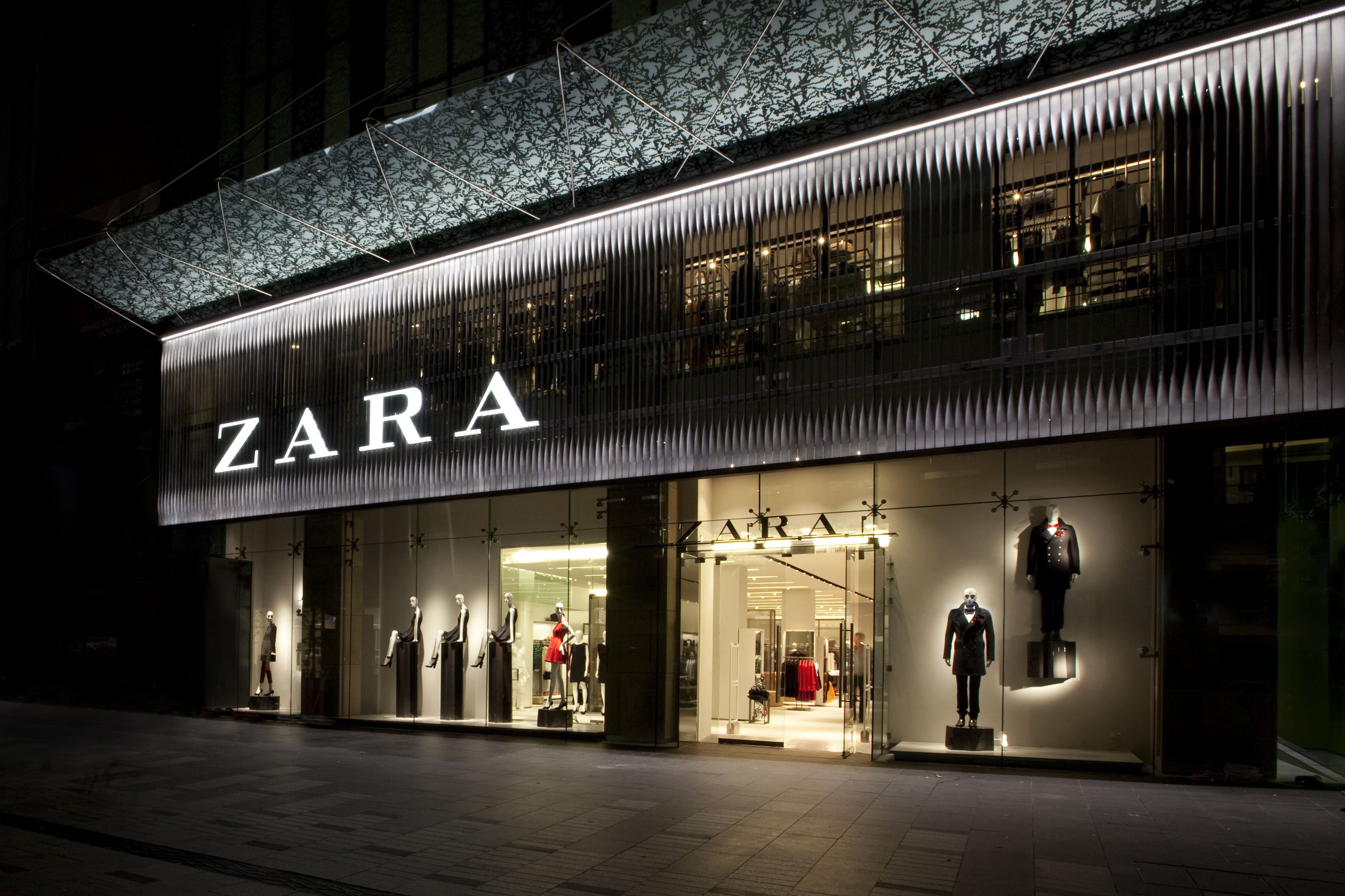 Bảng hiệu cửa hàng thời trang ZARA